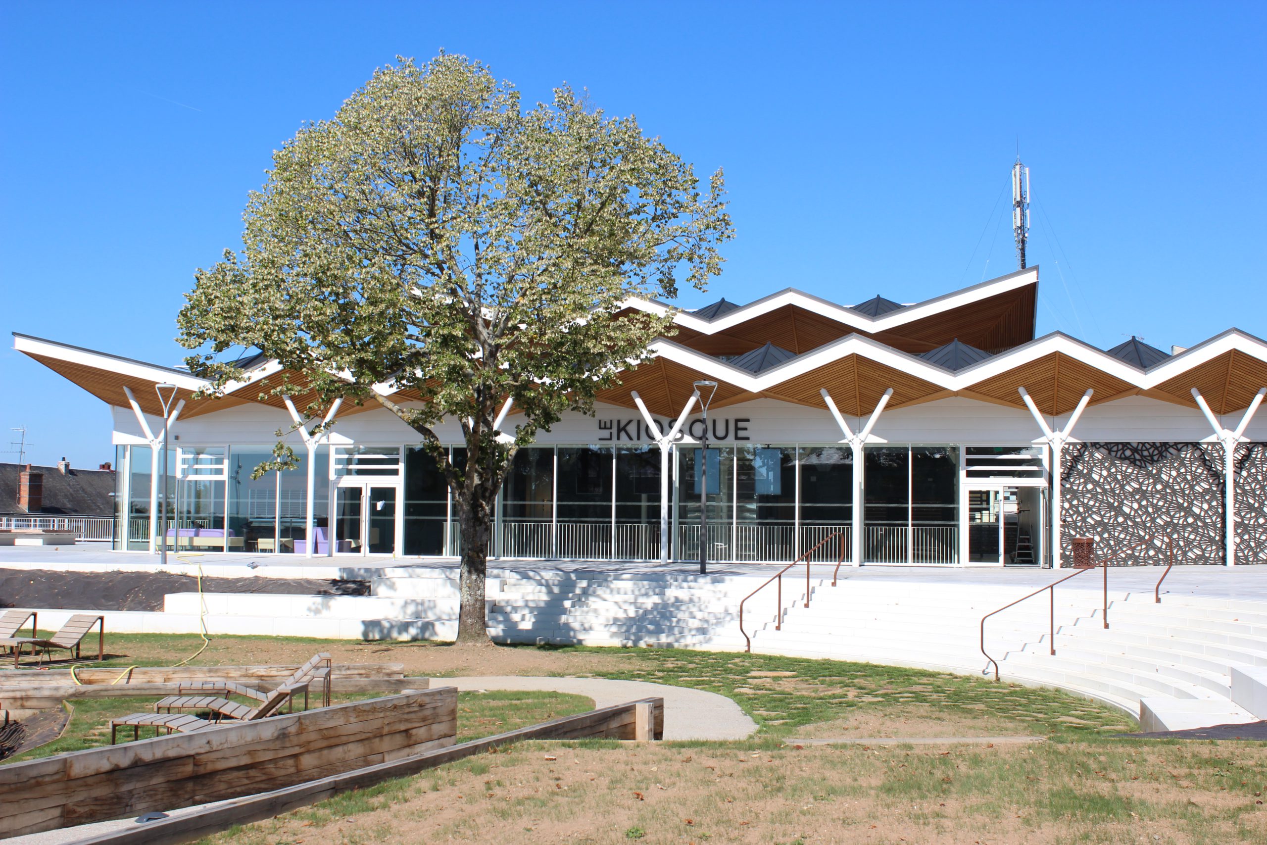 Thouars-2 Thouars-2